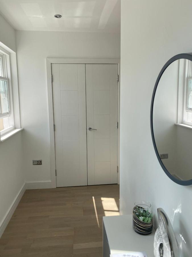 Apartment No 8 - Stay In Style In The Heart Of The Cathedral City. Truro Dış mekan fotoğraf